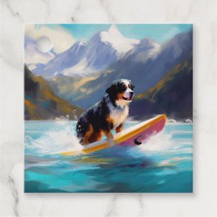 Bernese Mountain Beach Surfing Painting Gåvor Etiketter