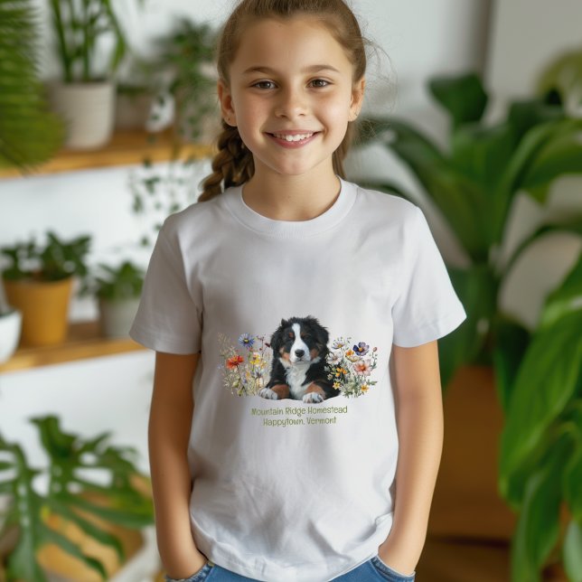 Bernese Mountain Dog i vilda blommor T Shirt (Skapare uppladdad)