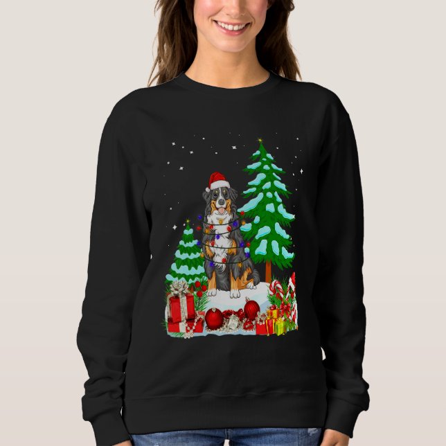 Bernese Mountain Dog som bär julhatt Träd Li T Shirt (Framsida)