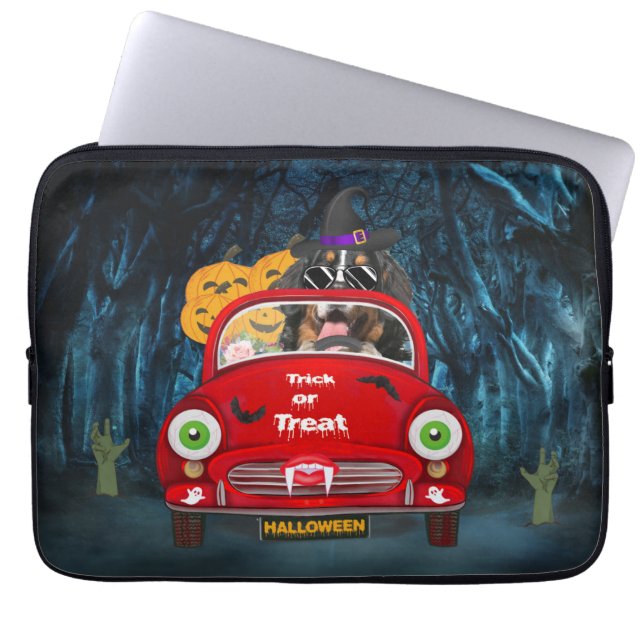 Bernese Mountain Hund Driving Car Scary Halloween Laptop Fodral (Framsidan)