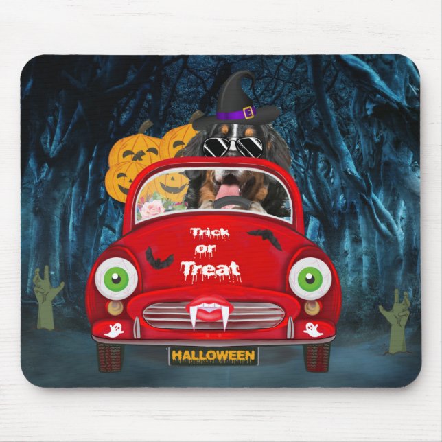 Bernese Mountain Hund Driving Car Scary Halloween Musmatta (Framsidan)