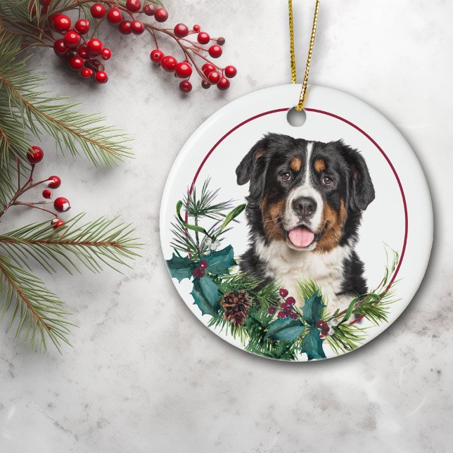 Bernese Mountain Hund Evergreen Berry Wandan Julgransprydnad Keramik (Skapare uppladdad)