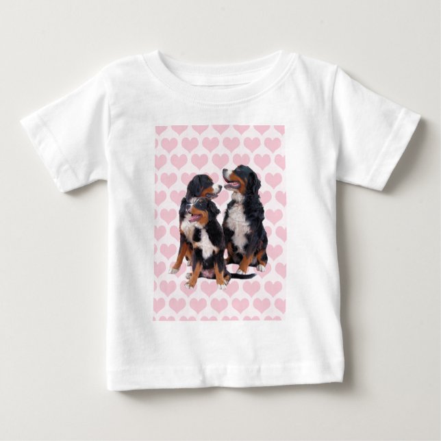 Bernese Mountain Hundar med Rosa Hearts T-shirt (Framsida)