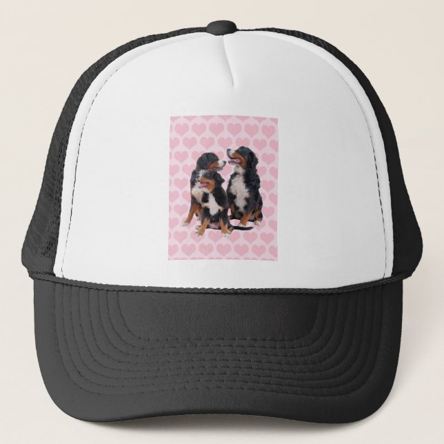 Bernese Mountain Hundar med Rosa Hearts Truckerkeps (Framsida)