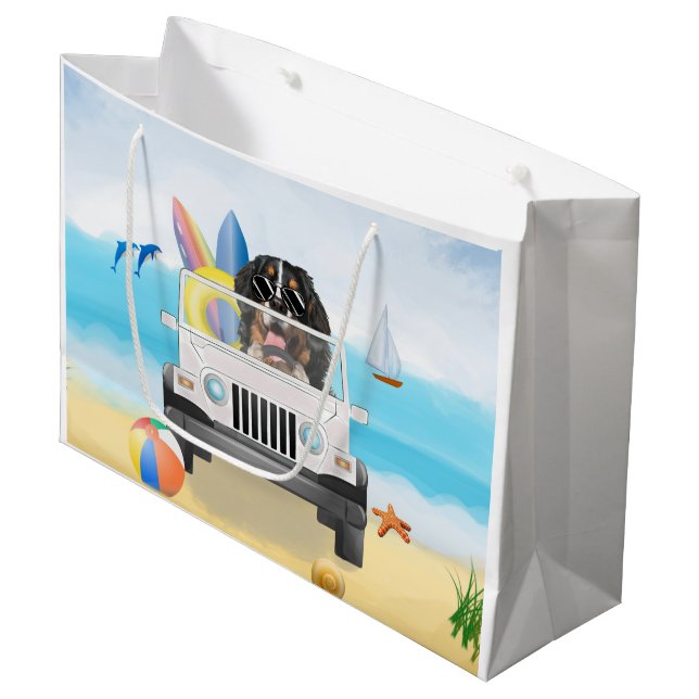 Bernesisk Hund Drift på Beach (Framsidan Vinklad)