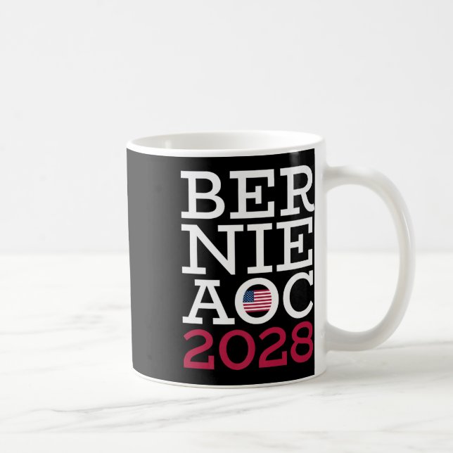 Bernie Aoc 2028 Kampanj - Fight Oligarchy Patriot Kaffemugg (Höger)