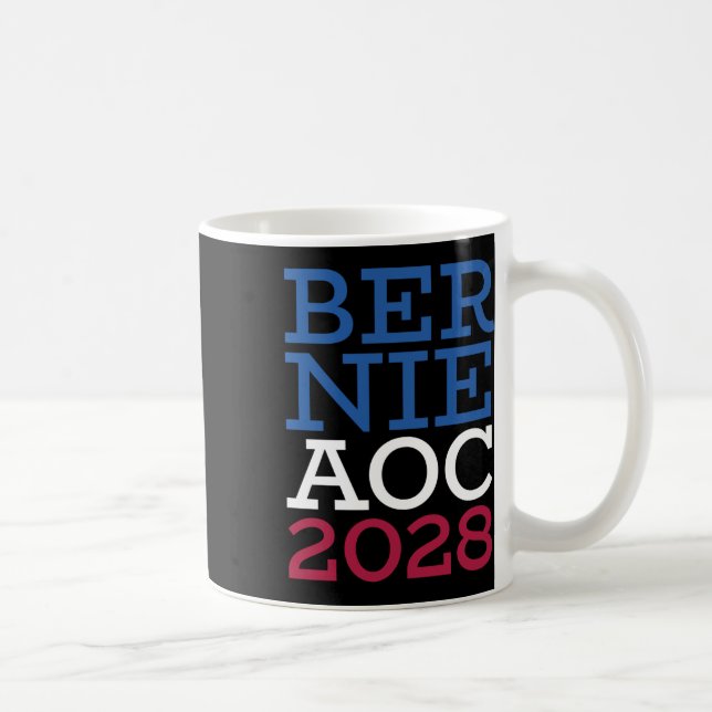 Bernie Aoc 2028 Kampanj - Patriotic Fight Oligarc Kaffemugg (Höger)