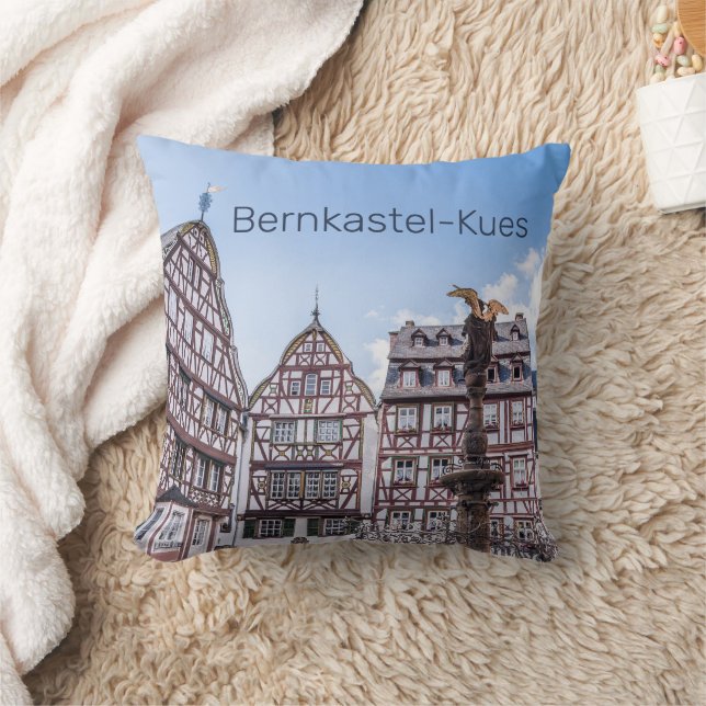 Bernkastel-Kues Historic Facades Tyskland Souvenir Kudde (Filt)