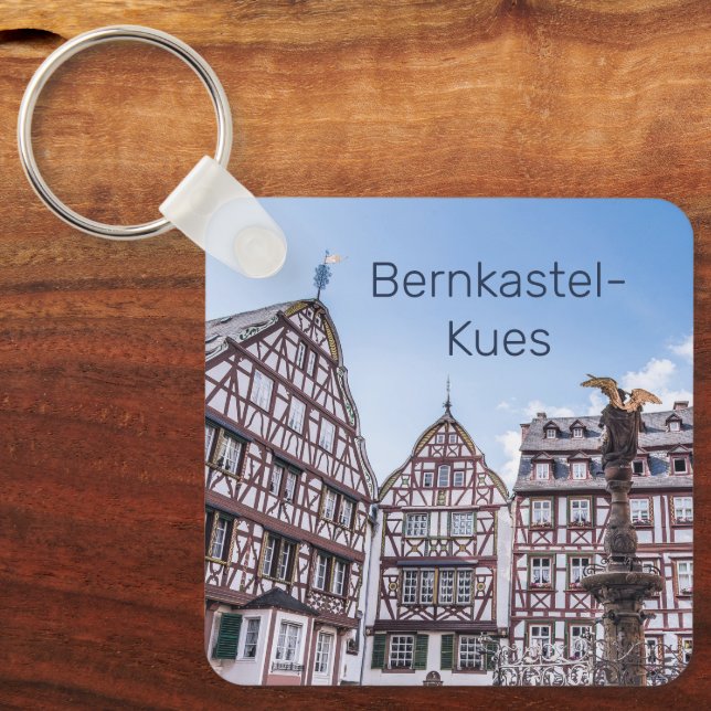 Bernkastel-Kues Historic Facades Tyskland Souvenir Nyckelring (Framsida)
