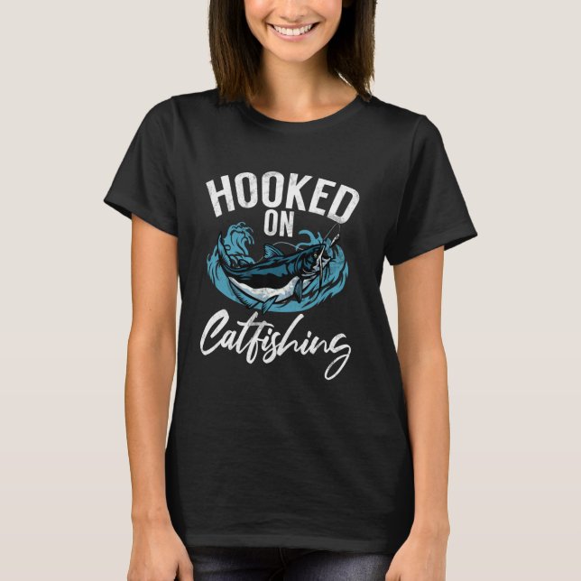 Beroende på Catfishing Mal T Shirt (Framsida)