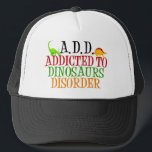 Beroende till Dinosauursjukdomar Truckerkeps<br><div class="desc">A.D.D. har en ny innebörd med detta dinosaureobjekt: Beroende för dinosaurier! Visar en Apatosaurus (brontosaurus) och en stegosaurus.</div>