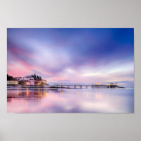 Berömd Cromer pier i Norfolk England med rosa su
