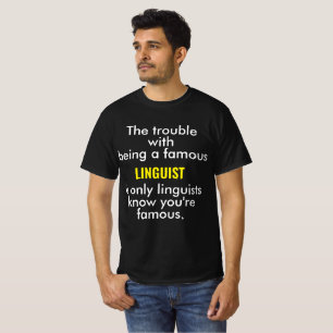 Berömd lingvist i dunkel t shirt