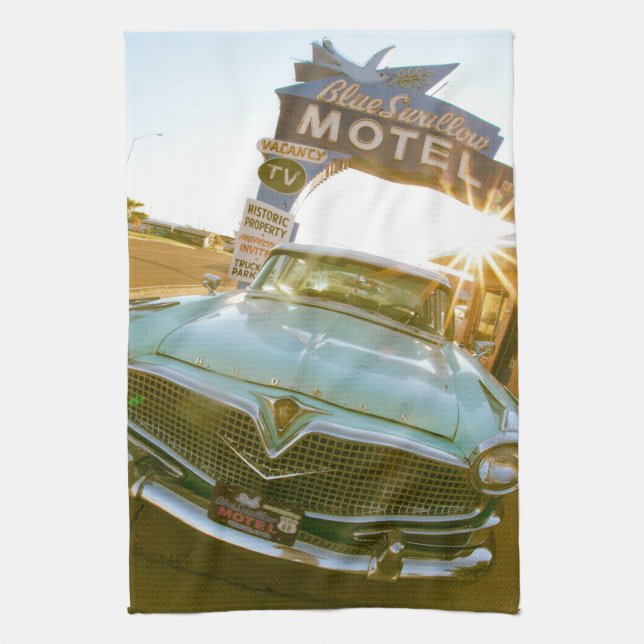 Berömda Blue Swallow Motel på Route 66 Kökshandduk (Vertikal)