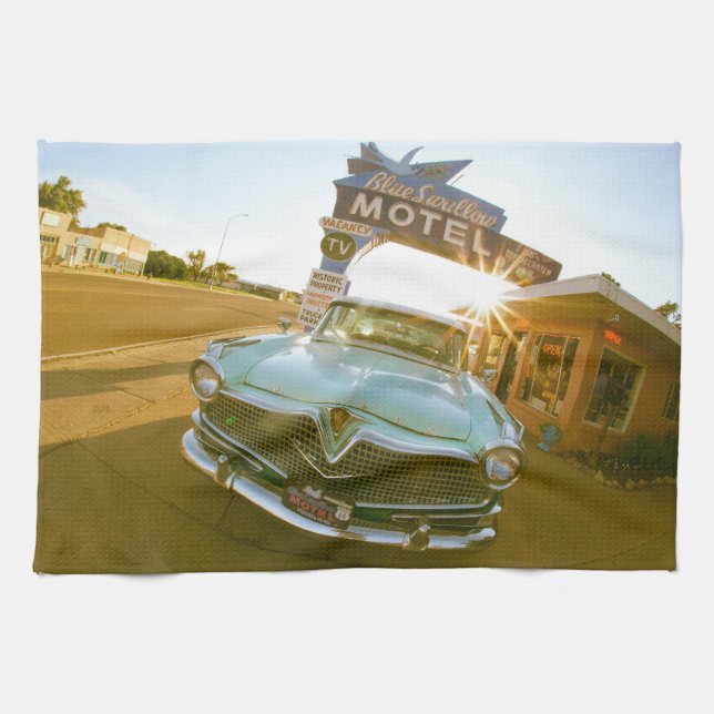 Berömda Blue Swallow Motel på Route 66 Kökshandduk (Horisontell)