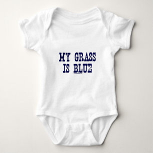 Berömden mitt gräs är blått t-shirt