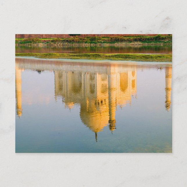 berömden Taj Mahal-templet reflekterar över Vykort (Framsida)