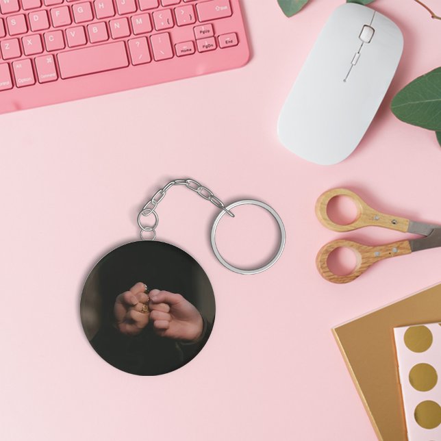 Berörning av nyckelkedjan händer nyckelring (Touching hands keychain)