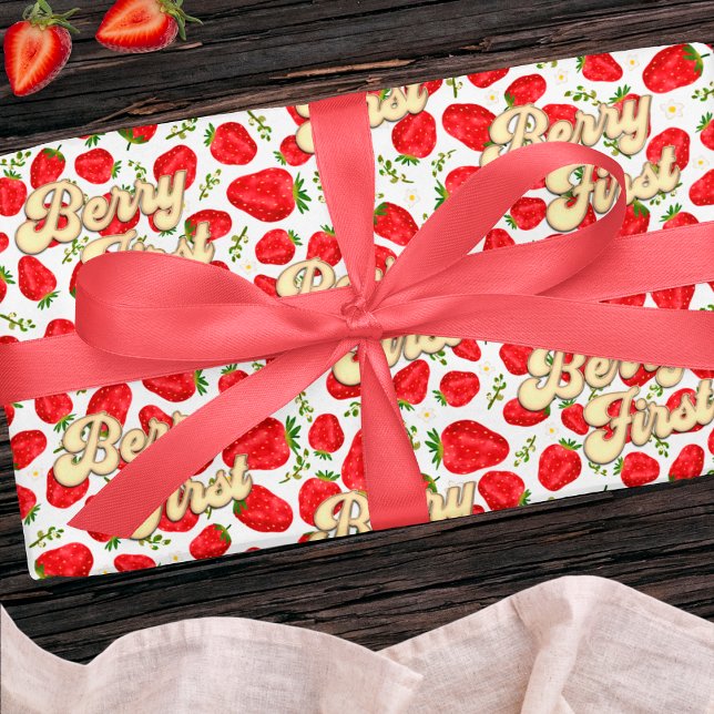 Berry 1:a födelsedag Rosa White Strawberry Guld Presentpapper (Skapare uppladdad)