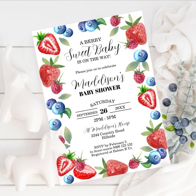 Berry Baby Shower-inbjudan Berry Sweet Baby Inbjudningar (Berry Sweet Baby' Shower Invitation! This design bursts with juicy strawberries, blueberries)