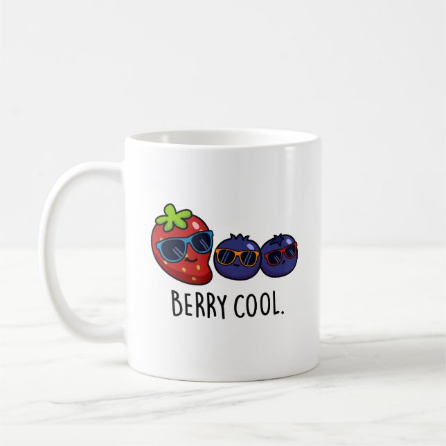 Berry Coola Funny Strawberry Blueberry Pun Kaffemugg (Vänster)