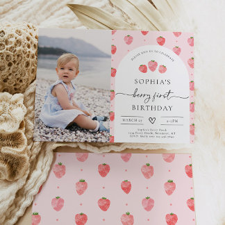 Berry First Birthday-inbjudan | Jordgubbar Inbjudningar
