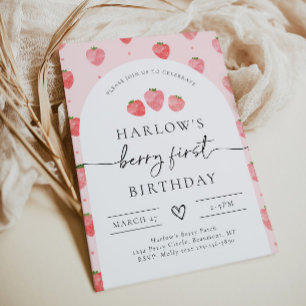 Berry First Birthday-inbjudan Jordgubbar Inbjudningar