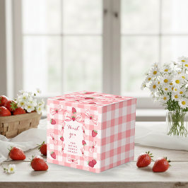 Berry First Birthday Red Gingham Bows Square Presentaskar
