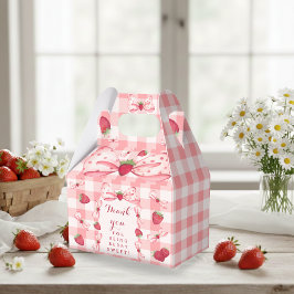 Berry First Birthday Red Gingham Bows Square Presentaskar