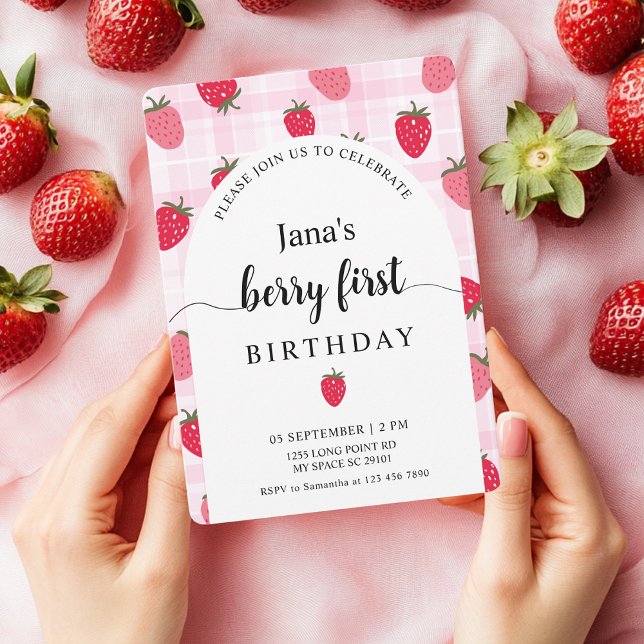 Berry First Birthday | Rosa Play & Strawberry Inbjudningar (Skapare uppladdad)