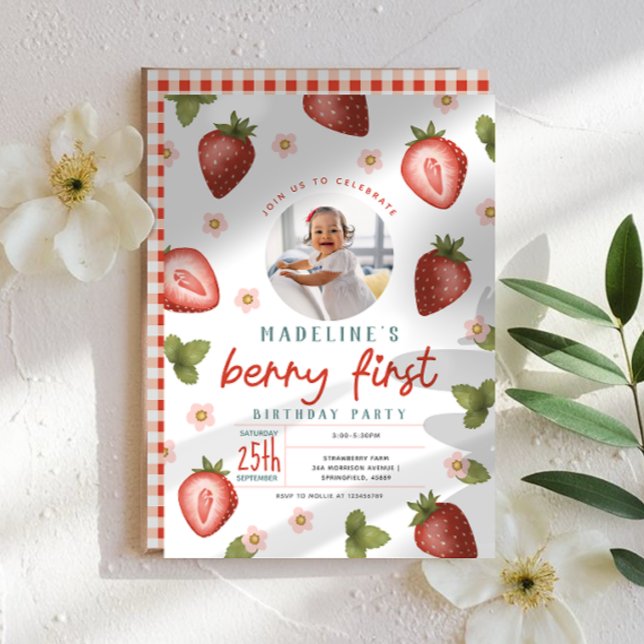 Berry First Birthday Strawberry Photo Investigatio Inbjudningar (Skapare uppladdad)
