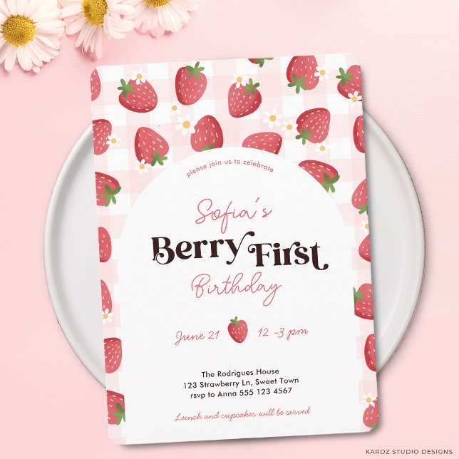 Berry Första Födelsedag 1:a Födelsedagsinbjudan Inbjudningar (Invite shown in 5 x 7 inches size with rounded corners. Personalize size, paper and, corner style)