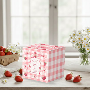 Berry Första Födelsedag Röda Gingham Slöjor Fyrkan Presentaskar