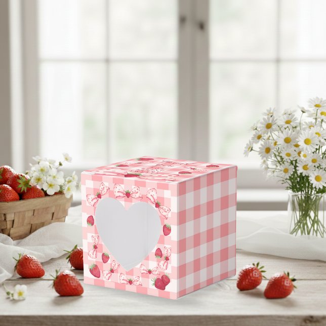Berry Första Födelsedag Röda Gingham Slöjor Fyrkan Presentaskar (Berry First Birthday Red Gingham Bows Square Favor Boxes - Heart 2x2x2)
