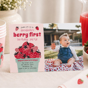Berry Första Födelsedagsfest Foto Jordgubbe Inbjudningar