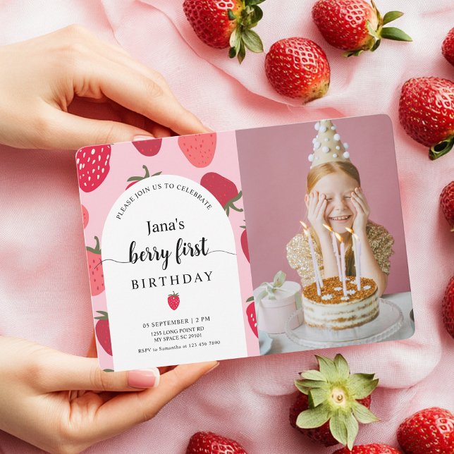 Berry med Photo | Rosa och rödjordgubbsdagen Inbjudningar (Skapare uppladdad)