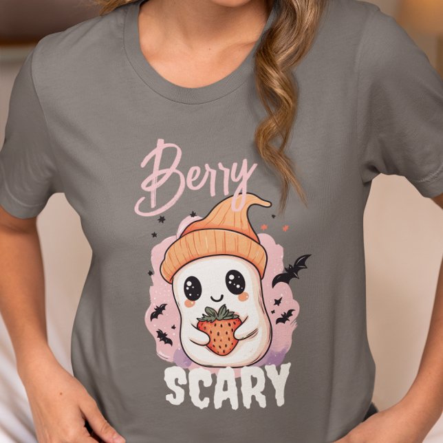 Berry Scary Cute Ghost with Strawberry T Shirt (Skapare uppladdad)