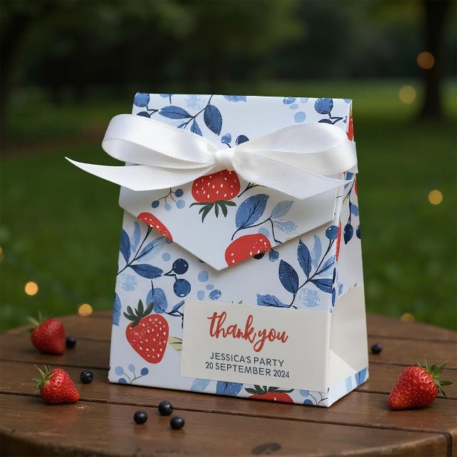 Berry Sweet Baby Shower Presentaskar (This adorable design is bursting with charm, perfect for a spring and summer celebration!)