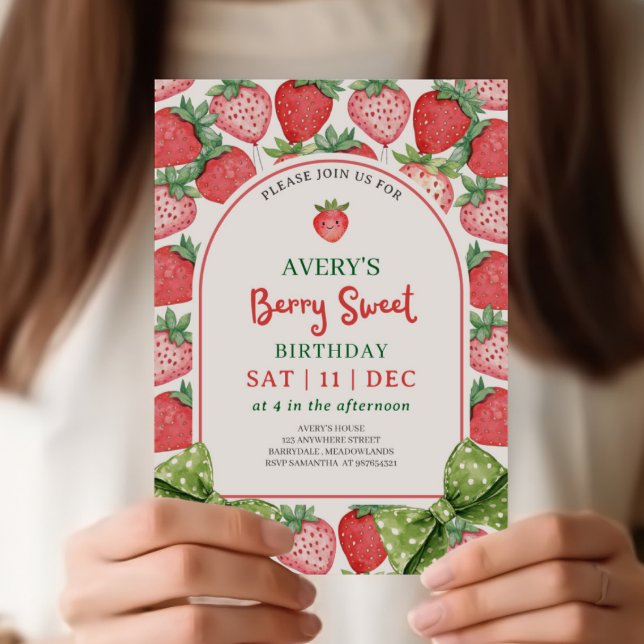 Berry Sweet Birthday Strawberry Party Invitation Inbjudningar (Skapare uppladdad)