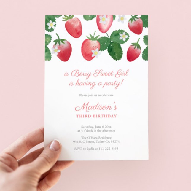 Berry Sweet Little Girl Strawberry Födelsedagsfest Inbjudningar (A Berry Sweet Girl Is Having A Party Watercolor Strawberries birthday invitation with buffalo check )
