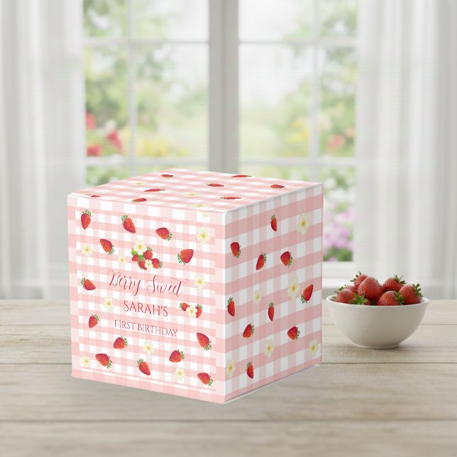 Berry Sweet Strawberry 1st Birthday Party Gift  Presentaskar (Berry Sweet Strawberry 1st Birthday Party Gift Favor Boxes)