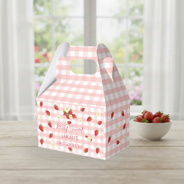 Berry Sweet Strawberry 1st Birthday Party Gift  Presentaskar
