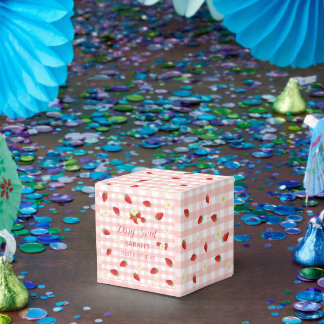 Berry Sweet Strawberry 1st Birthday Party Gift  Presentaskar
