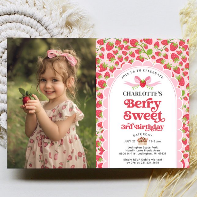 Berry Sweet Strawberry 3:e födelsedag Foto Inbjudningar (Berry Sweet Strawberry 3rd Birthday Photo Invitation)