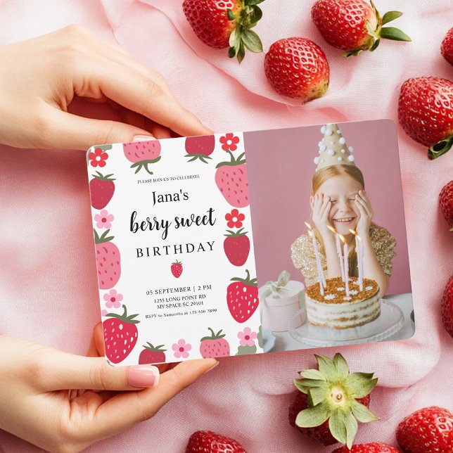 "Berry Sweet Strawberry Birthday med Photo Inbjudningar (Skapare uppladdad)
