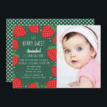 Berry Sweet Strawberry Kids 1:a födelsedag Foto Inbjudningar<br><div class="desc">Den här söta "berry gulliga" flickans inbjudan på första födelsedag har en grönt bakgrund med jordgubbar. Den omvända sidan har gröntens bakgrund och vit polka dots. Du kan anpassa detta ytterligare genom att klicka på knappen "PERSONALIZE". Matcha artiklar i vår butik för ett helt tema i party. Kontakta oss på...</div>