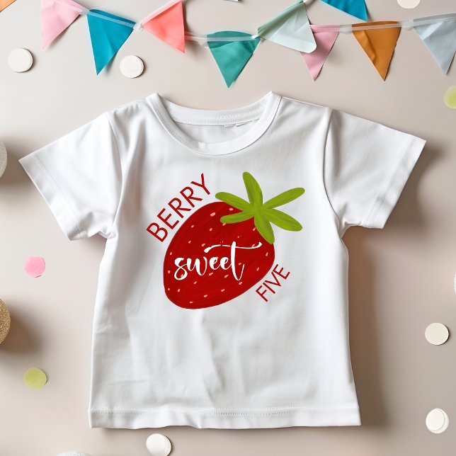Berry Sweet strawberry kids birthday T Shirt (Skapare uppladdad)