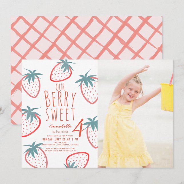Berry Sweet Strawberry Red White Photo Birthday Inbjudningar (Fram/baksida)