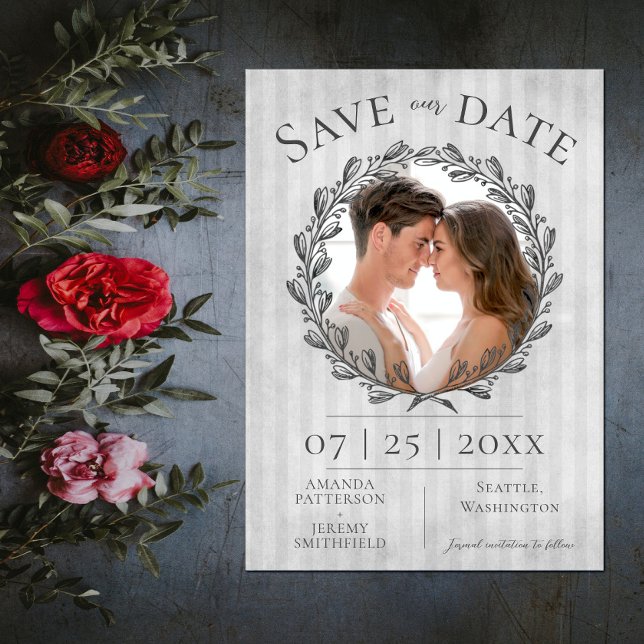 Berry Wandan och Rand Photo | GRÅTT Spara Datumet (Berry Wreath and Stripes Photo Save the Date - Gray)