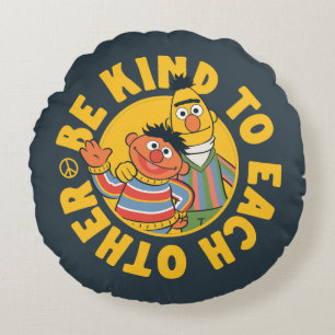 Bert och Ernie   Vara vänliga mot varandra Rund Kudde